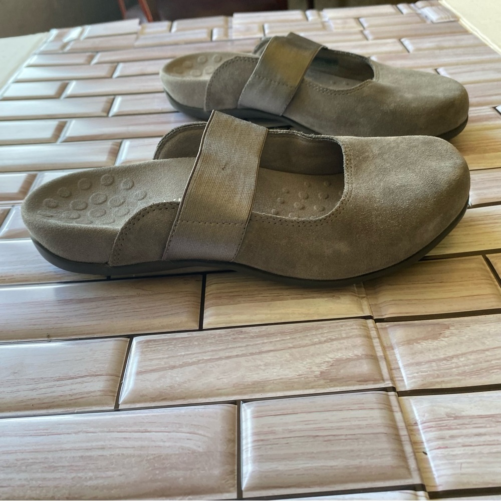Vionic Laurel Mule Grey Suede Slip On Comfort Shoes Clogs Size 7